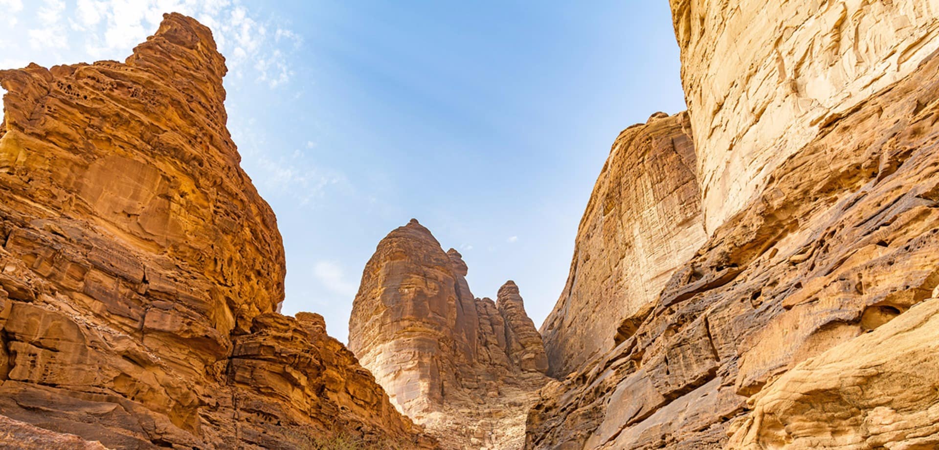 Arabia saudita montanha jabal ikmah dadan alula shutterstock